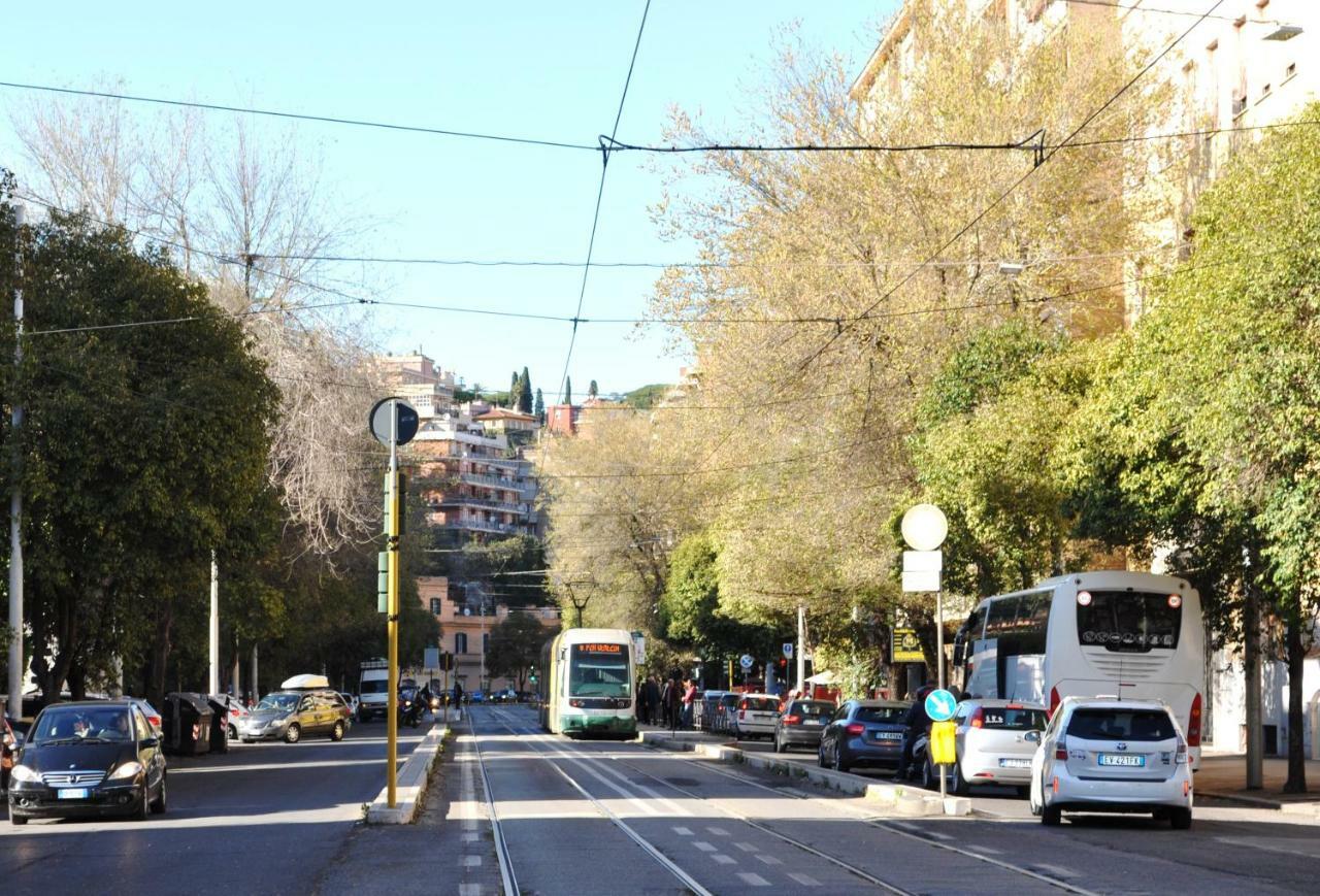 Trastevere Boulevard Рим Екстериор снимка